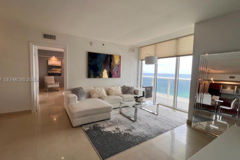 Condo à Hallandale Beach, Floride, 3 chambres  № 2153604