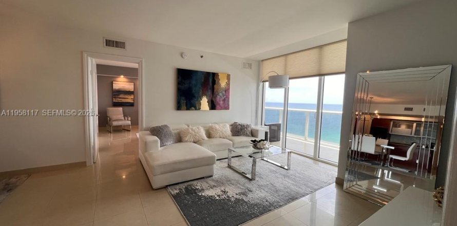 Condo à Hallandale Beach, Floride, 3 chambres  № 2153604