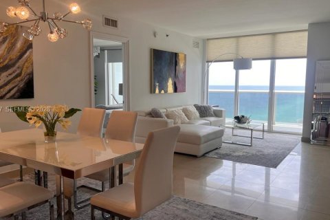 Copropriété à louer à Hallandale Beach, Floride: 3 chambres, 155.61 m2 № 2153604 - photo 5