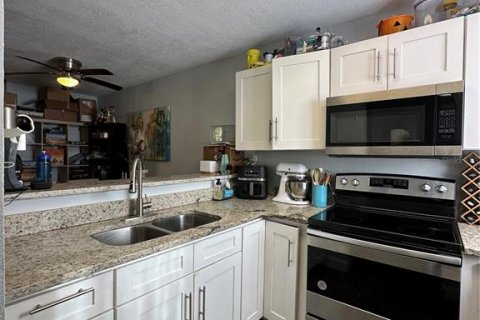 Condo in Winter Park, Florida, 2 bedrooms № 2092596 - photo 13