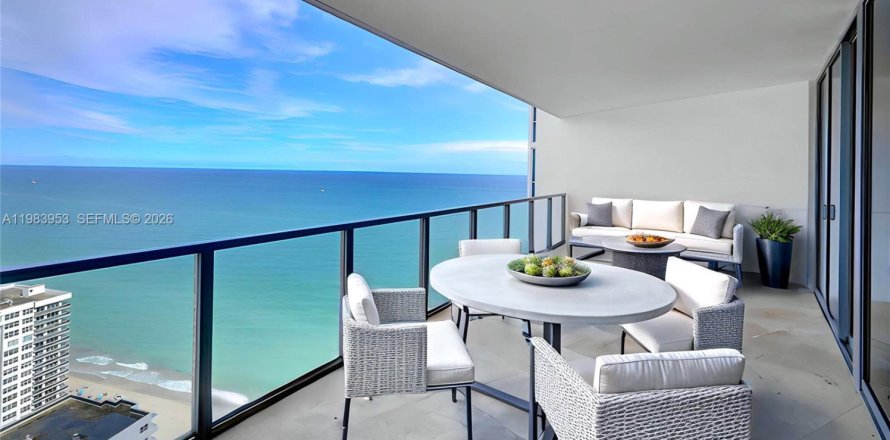 Кондоминиум с 4 спальнями в Холливуд, Флорида № 2045636