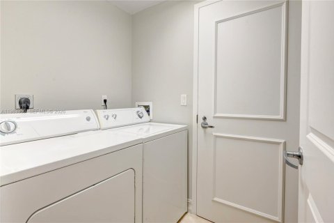 Купить кондоминиум в Холливуд, Флорида 4 спальни, 322м2, № 2045636 - фото 28