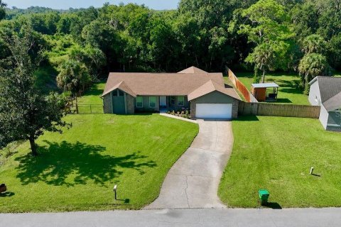 House in Titusville, Florida 3 bedrooms, 136.19 sq.m. № 2350402 - photo 6