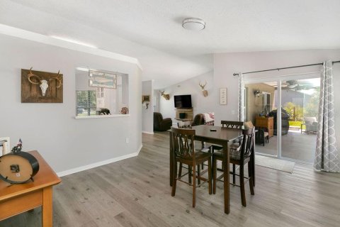 House in Titusville, Florida 3 bedrooms, 136.19 sq.m. № 2350402 - photo 8