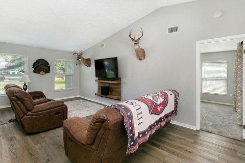 House in Titusville, Florida 3 bedrooms, 136.19 sq.m. № 2350402 - photo 2