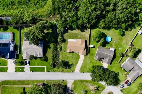 House in Titusville, Florida 3 bedrooms, 136.19 sq.m. № 2350402 - photo 21