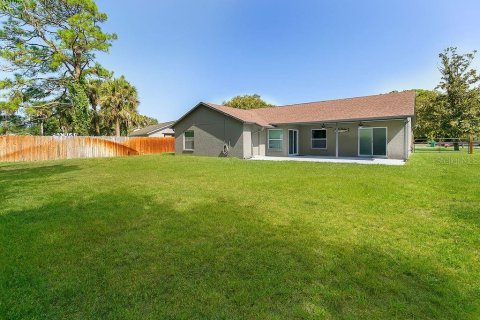 House in Titusville, Florida 3 bedrooms, 136.19 sq.m. № 2350402 - photo 10