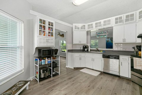 House in Titusville, Florida 3 bedrooms, 136.19 sq.m. № 2350402 - photo 5