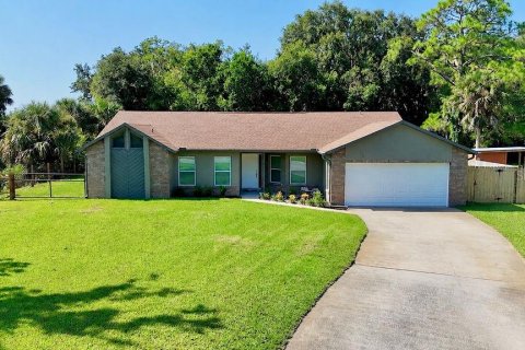 House in Titusville, Florida 3 bedrooms, 136.19 sq.m. № 2350402 - photo 12