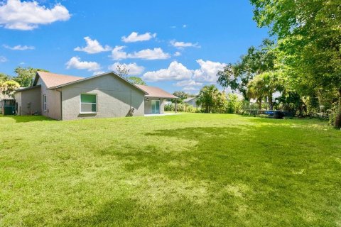 House in Titusville, Florida 3 bedrooms, 136.19 sq.m. № 2350402 - photo 24