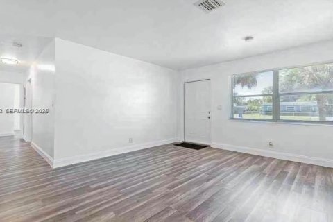 House in Fort Lauderdale, Florida 3 bedrooms, 83.61 sq.m. № 2182526 - photo 4