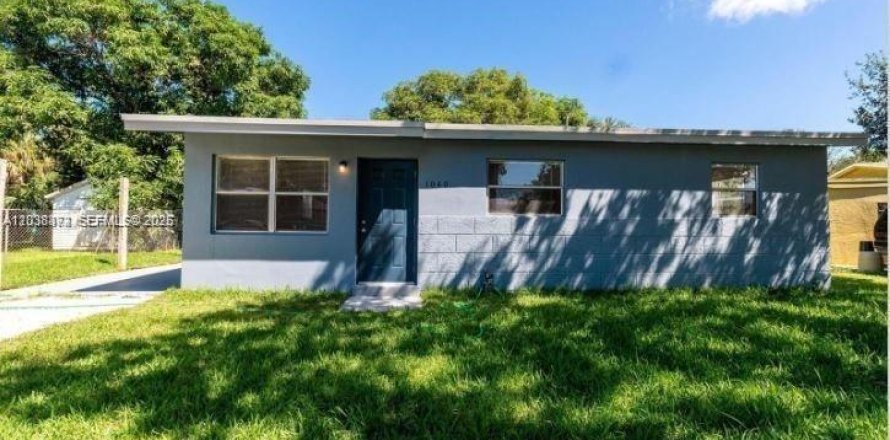 House in Fort Lauderdale, Florida 3 bedrooms, 83.61 sq.m. № 2182526