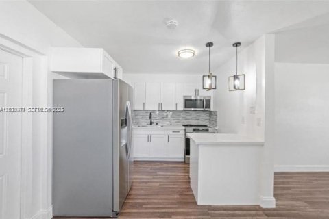 House in Fort Lauderdale, Florida 3 bedrooms, 83.61 sq.m. № 2182526 - photo 6