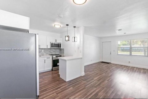 House in Fort Lauderdale, Florida 3 bedrooms, 83.61 sq.m. № 2182526 - photo 5