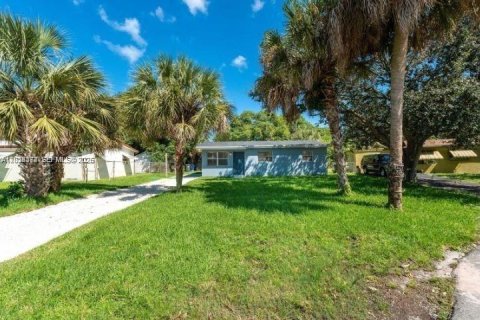 House in Fort Lauderdale, Florida 3 bedrooms, 83.61 sq.m. № 2182526 - photo 3