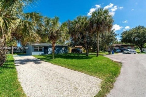 House in Fort Lauderdale, Florida 3 bedrooms, 83.61 sq.m. № 2182526 - photo 2
