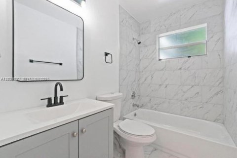 House in Fort Lauderdale, Florida 3 bedrooms, 83.61 sq.m. № 2182526 - photo 11