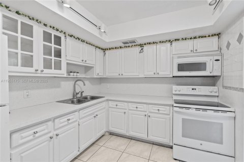 Copropriété à vendre à Miami, Floride: 1 chambre, 79.99 m2 № 2010594 - photo 5