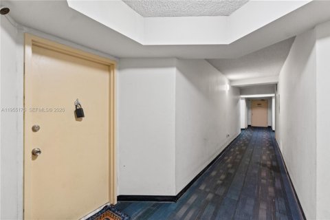 Copropriété à vendre à Miami, Floride: 1 chambre, 79.99 m2 № 2010594 - photo 21