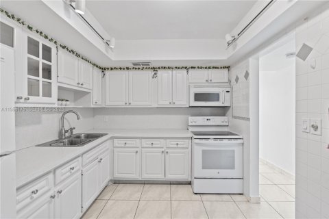 Copropriété à vendre à Miami, Floride: 1 chambre, 79.99 m2 № 2010594 - photo 7