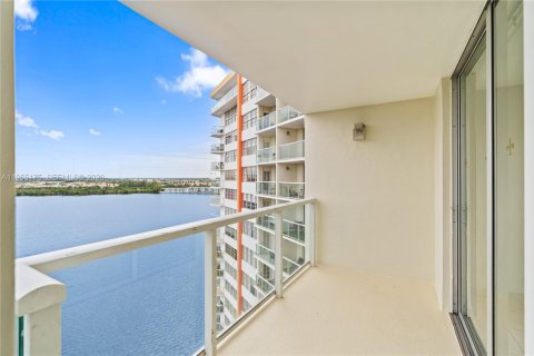 Copropriété à vendre à Miami, Floride: 1 chambre, 79.99 m2 № 2010594 - photo 2