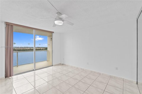 Copropriété à vendre à Miami, Floride: 1 chambre, 79.99 m2 № 2010594 - photo 10