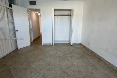 Condominio en alquiler en North Bay Village, Florida, 1 dormitorio, 2100.33 m2 № 2011228 - foto 4