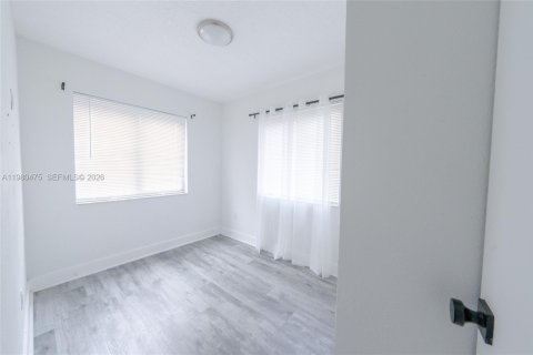 Apartamento en alquiler en Miami, Florida, 2 dormitorios, 69.68 m2 № 2049174 - foto 7