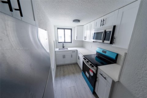 Apartamento en alquiler en Miami, Florida, 2 dormitorios, 69.68 m2 № 2049174 - foto 5
