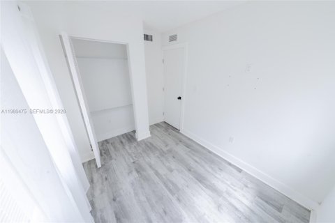 Apartamento en alquiler en Miami, Florida, 2 dormitorios, 69.68 m2 № 2049174 - foto 8