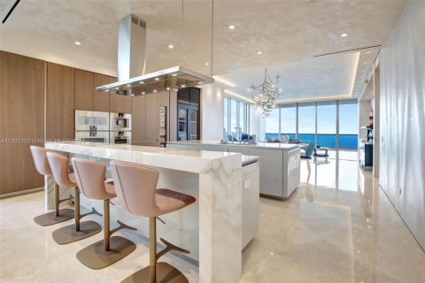 Condominio en venta en Sunny Isles Beach, Florida, 4 dormitorios, 302.12 m2 № 1454623 - foto 5