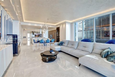 Condominio en venta en Sunny Isles Beach, Florida, 4 dormitorios, 302.12 m2 № 1454623 - foto 19