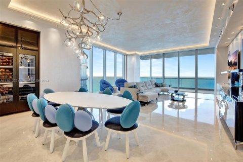 Condominio en venta en Sunny Isles Beach, Florida, 4 dormitorios, 302.12 m2 № 1454623 - foto 18
