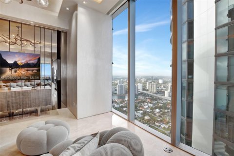 Condominio en venta en Sunny Isles Beach, Florida, 4 dormitorios, 302.12 m2 № 1454623 - foto 13