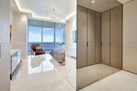 Condominio en venta en Sunny Isles Beach, Florida, 4 dormitorios, 302.12 m2 № 1454623 - foto 20