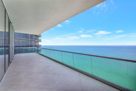Condominio en venta en Sunny Isles Beach, Florida, 4 dormitorios, 302.12 m2 № 1454623 - foto 1