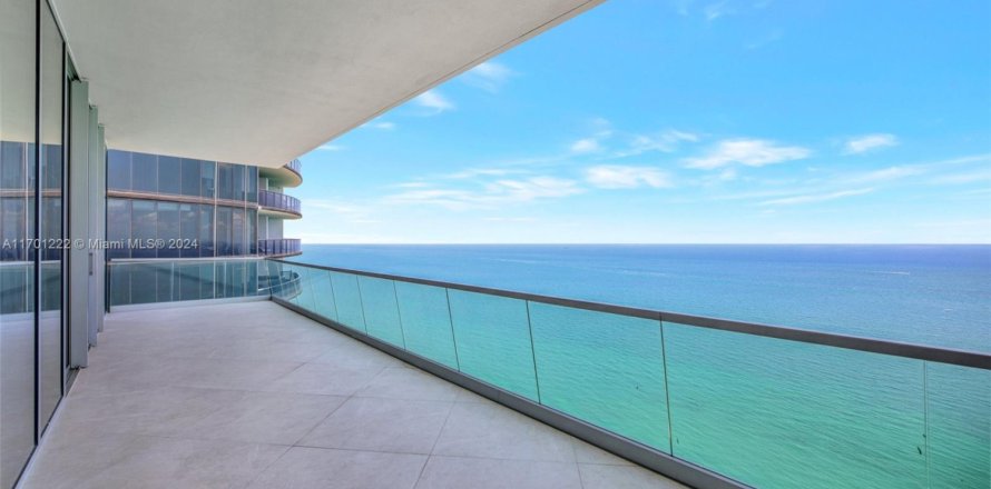 Condominio en Sunny Isles Beach, Florida, 4 dormitorios  № 1454623