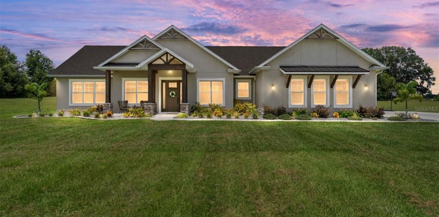 Villa ou maison à Oxford, Floride 4 chambres, 263.84 m2 № 1907288