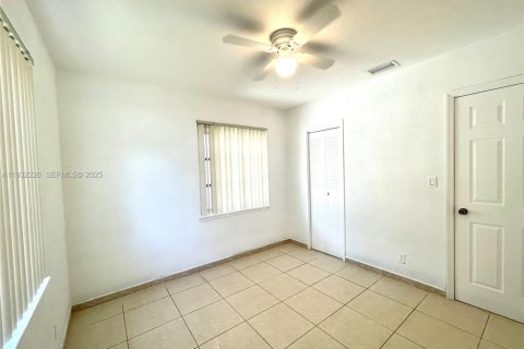 Casa en alquiler en Fort Lauderdale, Florida, 4 dormitorios, 138.24 m2 № 1990800 - foto 6