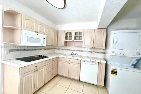 Casa en alquiler en Fort Lauderdale, Florida, 4 dormitorios, 138.24 m2 № 1990800 - foto 2