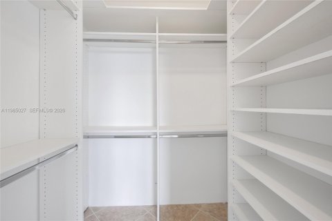 Снять в аренду кондоминиум в Бей-Харбор-Айлендс, Флорида 1 спальня, 88.26м2, № 2047232 - фото 18