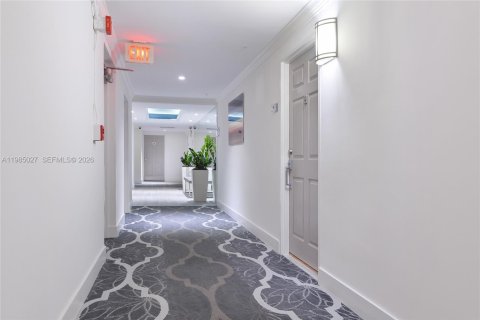 Снять в аренду кондоминиум в Бей-Харбор-Айлендс, Флорида 1 спальня, 88.26м2, № 2047232 - фото 7