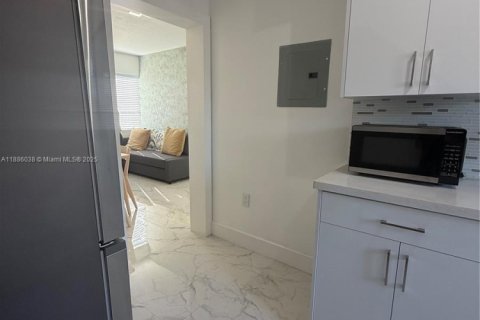 Copropriété à louer à Miami Beach, Floride: 2 chambres, 55 m2 № 1941863 - photo 23