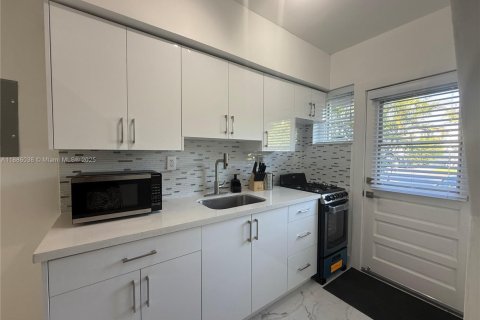 Copropriété à louer à Miami Beach, Floride: 2 chambres, 55 m2 № 1941863 - photo 24