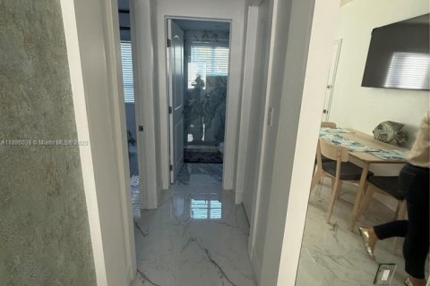 Copropriété à louer à Miami Beach, Floride: 2 chambres, 55 m2 № 1941863 - photo 9