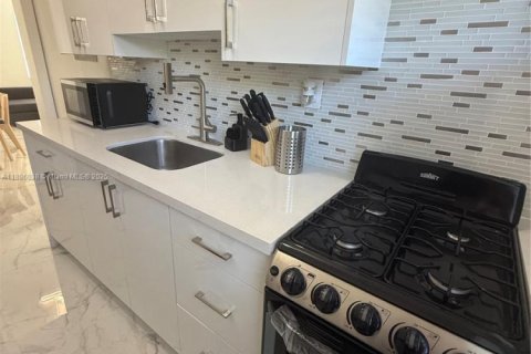 Copropriété à louer à Miami Beach, Floride: 2 chambres, 55 m2 № 1941863 - photo 26