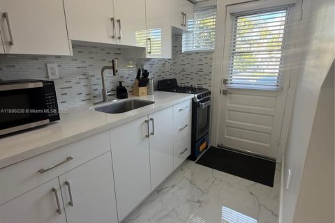Copropriété à louer à Miami Beach, Floride: 2 chambres, 55 m2 № 1941863 - photo 25