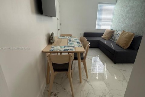 Copropriété à louer à Miami Beach, Floride: 2 chambres, 55 m2 № 1941863 - photo 11