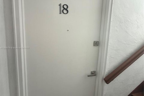 Copropriété à louer à Miami Beach, Floride: 2 chambres, 55 m2 № 1941863 - photo 4