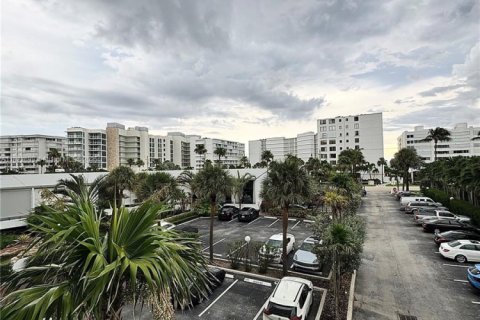 Condo in South Palm Beach, Florida, 2 bedrooms  № 1926591 - photo 11